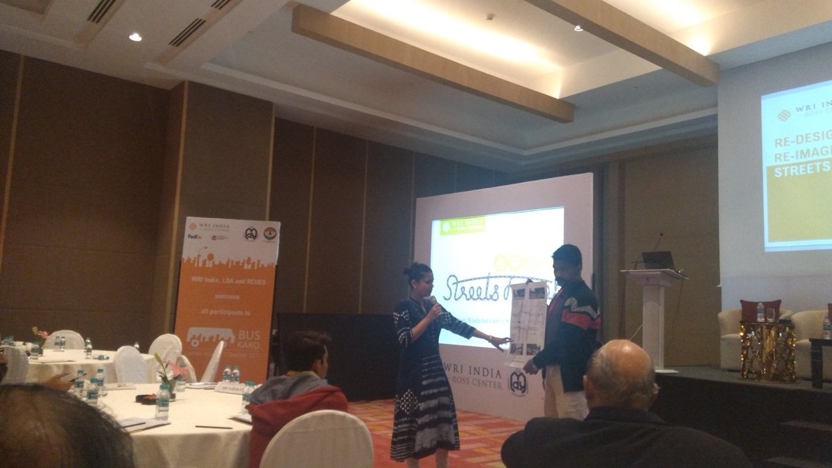 azrakhan87's tweet photo. Group presentation on intersection redesigning | #SreetsForAll #Lucknow https://t.co/wvmCBnHWTW