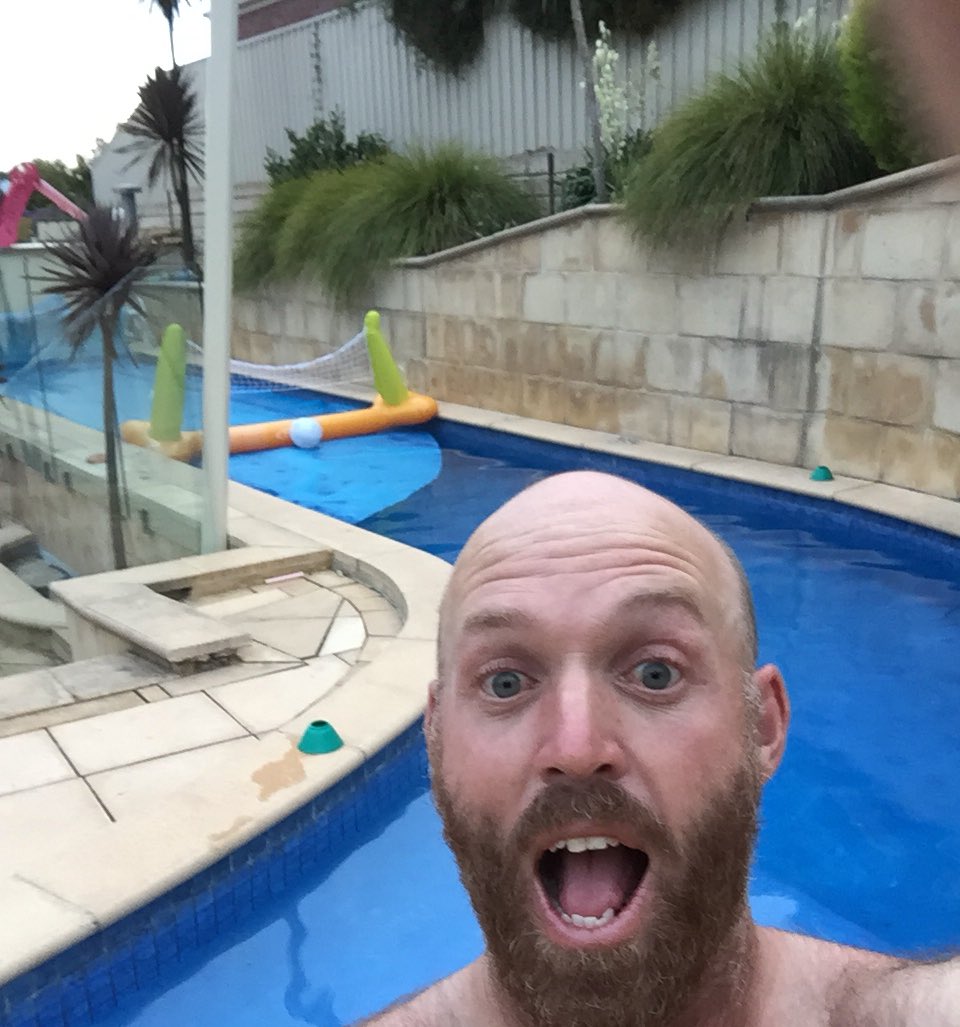 If only I lived in qld. I’d be tucked up in bed at 9.03 pm,ready for the sunrise at 4.30 am NOTTTTTTTT #SArocks #SAlife