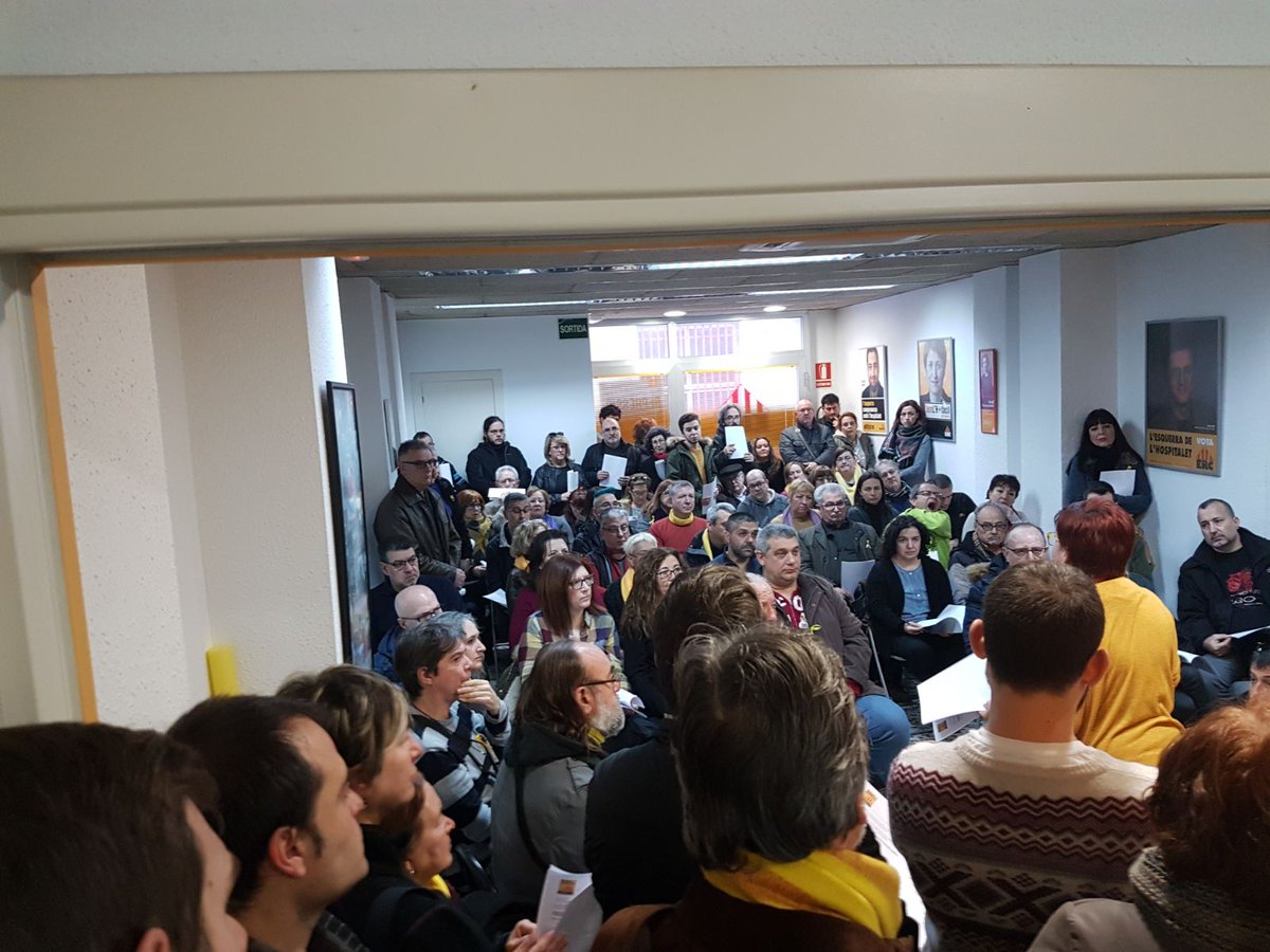 esquerraLH's tweet photo. El #21D no hi ha millor garantia per a guanyar la República que la gent.
Avui i demà els diferents #apoderatsERC es reuneixen a la seu @esquerraLH tot preparant el que ha de ser una victòria incontestable.
Junts, a les urnes, fem escoltar al poble de Catalunya #femrepública https://t.co/qsUpaY8XIN