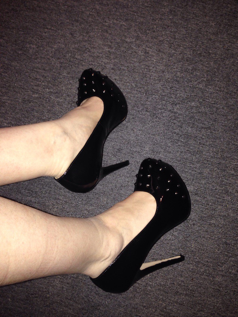 BaerbelFantasia's tweet photo. Online @FINmessage und @MoneyDomDir 

https://t.co/oORDRzFuHD

https://t.co/ong1G7hKpz

Schreibe mir und lege mir virtuell Dein Geld zu Füßen

#payslave #writemepayme #piggy #findom #femdom #moneydom https://t.co/vk3bQJnIAo