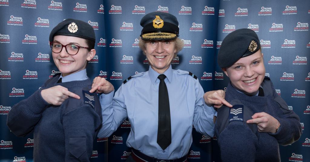 Brimington Squadron Staff Member graduates from RAF Cranwell 1082sqn.org.uk/2017/12/17/bri…