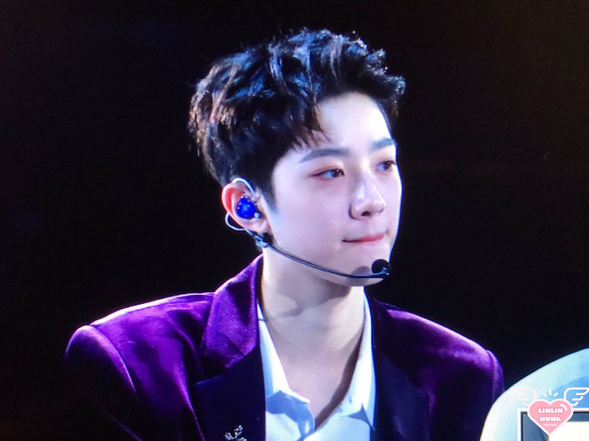 linlinx923's tweet photo. 171217 팬콘 프리뷰 🎅🏻#LaiKuanlin #라이관린 #賴冠霖 #워너원 https://t.co/9t3kVbFe44