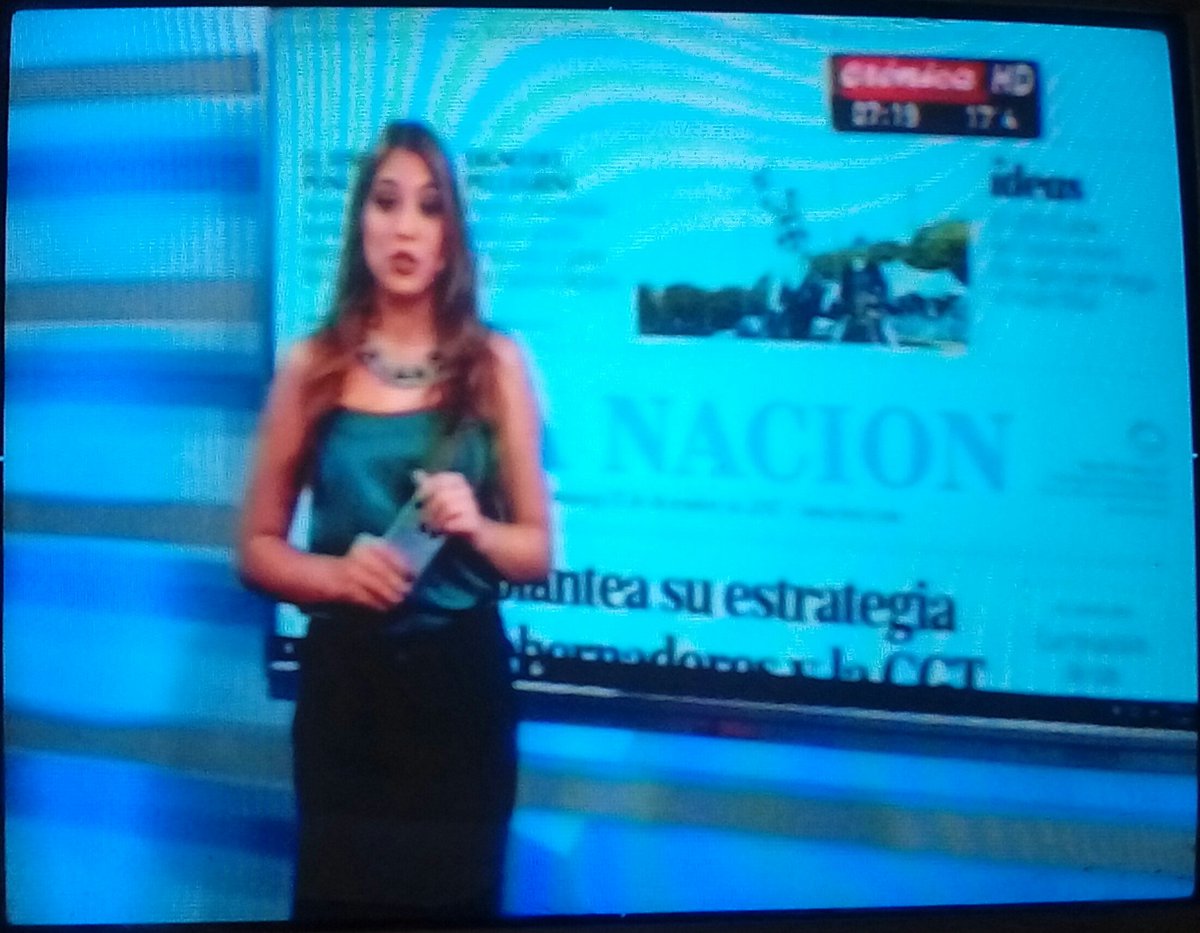 mandyrock22's tweet photo. Estoy viendo a la #Divina #Encantadora #Simpatica #Talentisa 👏👏👏 #GeniaTotal de @BarbiCorvalan que #EsLoMas en el #GranNoticiero @CronicaTV https://t.co/uMZHkMK5a9