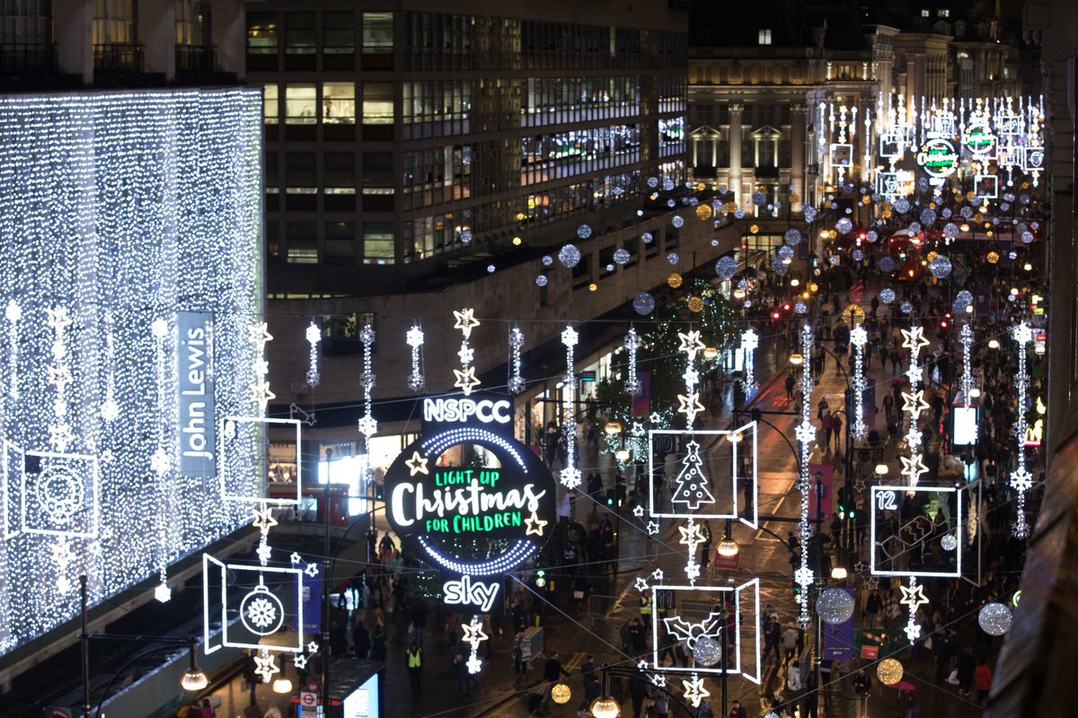 OxfordStreetW1's tweet photo. REMINDER that you could win a Β£25 OxSt Gift Card by snapping a photo of our street and using #OxStLightsOn on twitter or instagram! πΈ Enter as many times as you wish ππ Next winner announced MONDAY! #Win https://t.co/11VSRRFJxz