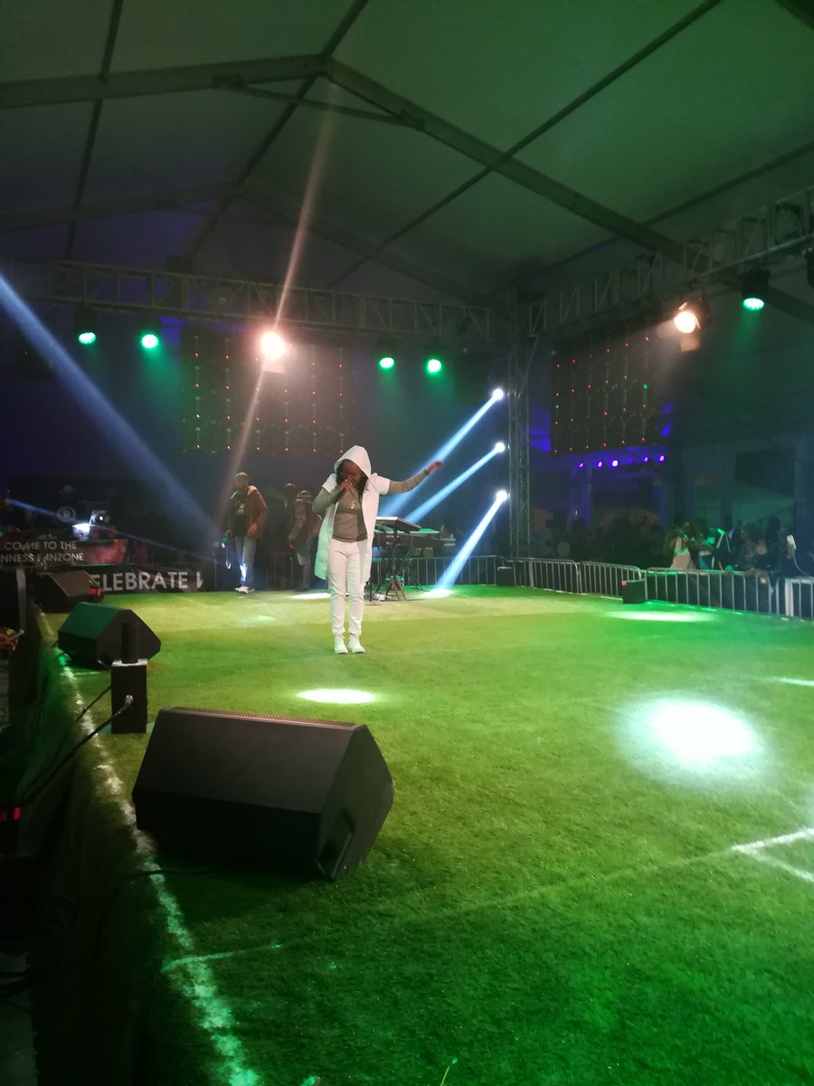 Kenn_Muturi's tweet photo. @Fena_menal was amazing. She is composed and does her thing with so much zeal, you gotta love her. I love her music....
#WeRunThings,ThingsDon'tRunWe
#GuinessFrontRowFan
#ThierryHenryinKenya https://t.co/QZSEsK9DTT