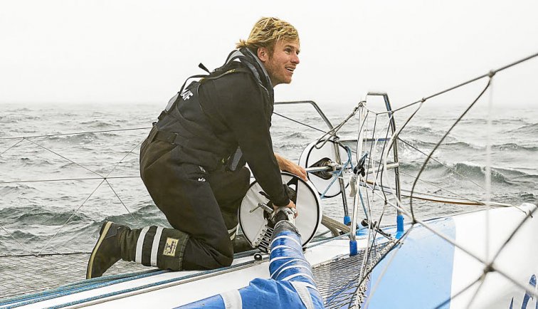 Flowieck's tweet photo. "Un record est fait pour être battu, là il est pulvérisé"
Tout est dit !
Il y a plus de personnes qui ont été dans l'espace que de personnes ayant fait le tour du monde en solitaire, cela reste un incroyable exploit ! 🥂🍾
Bravo @francoisgabart !
#RecordTourDuMonde
#Extramerestre https://t.co/CoVN0Ng5Qz