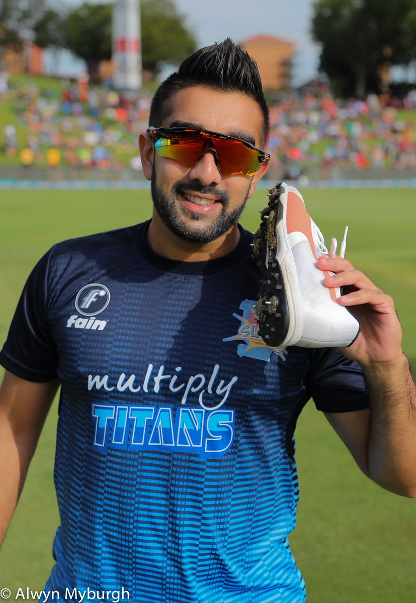 A close up of one of those famous ☎️ calls 😃 What an amazing #Ramslam T20 campaign this Gent enjoyed! 🏆 Well done Shamz <a href="/shamsi90/">Tabraiz Shamsi</a> <a href="/Titans_Cricket/">Momentum Multiply Titans</a>