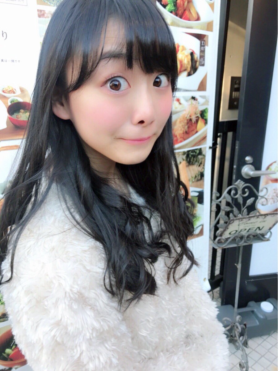 otani_emiri's tweet photo. しょうこのお洋服とメイク
少しだけプロデュースしました✨

めちゃくちゃ大人っぽくなって
可愛い〜〜☺️💓💓
ただ、カメラを向けると
いつも変な顔をしてきます。。笑

#瀧脇笙古 #イコラブ #イコールラブ https://t.co/ADrNG6T9Yk