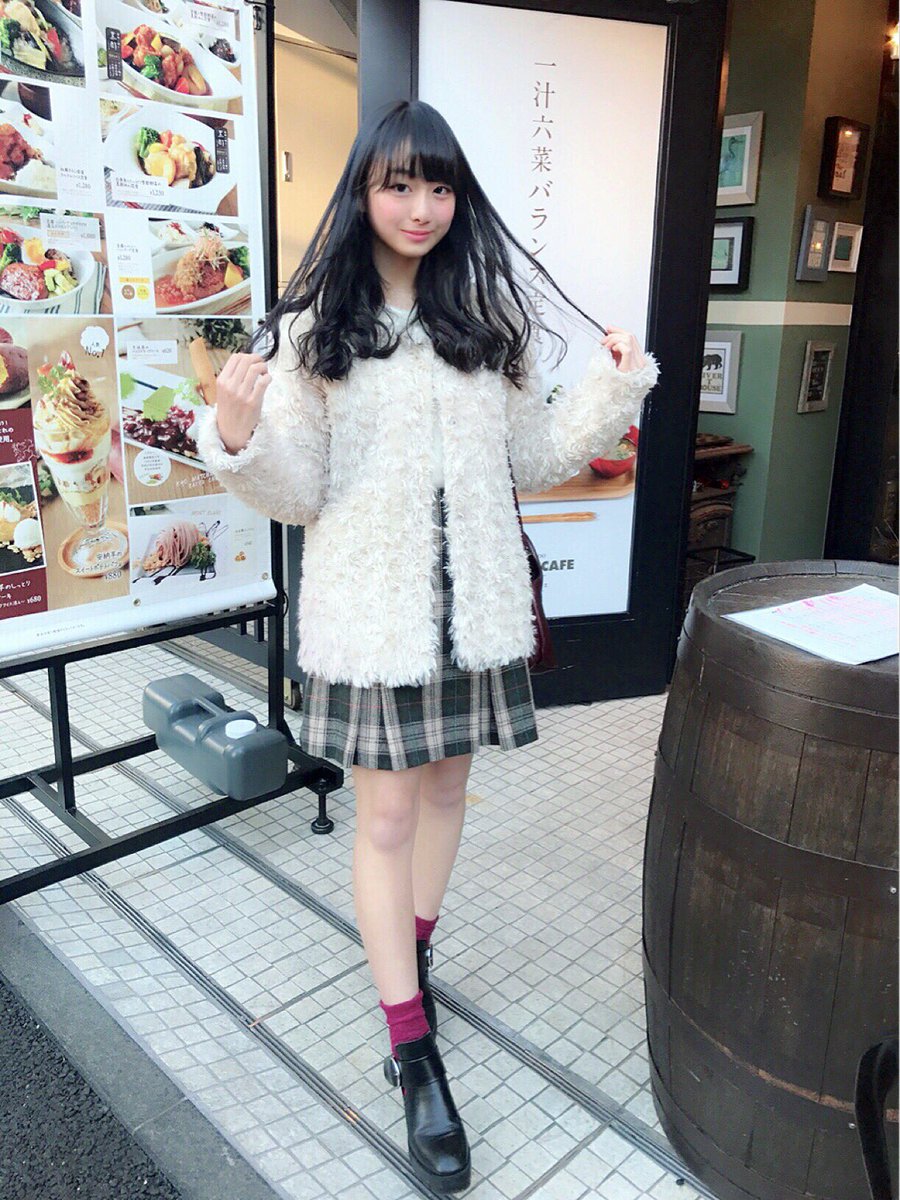otani_emiri's tweet photo. しょうこのお洋服とメイク
少しだけプロデュースしました✨

めちゃくちゃ大人っぽくなって
可愛い〜〜☺️💓💓
ただ、カメラを向けると
いつも変な顔をしてきます。。笑

#瀧脇笙古 #イコラブ #イコールラブ https://t.co/ADrNG6T9Yk