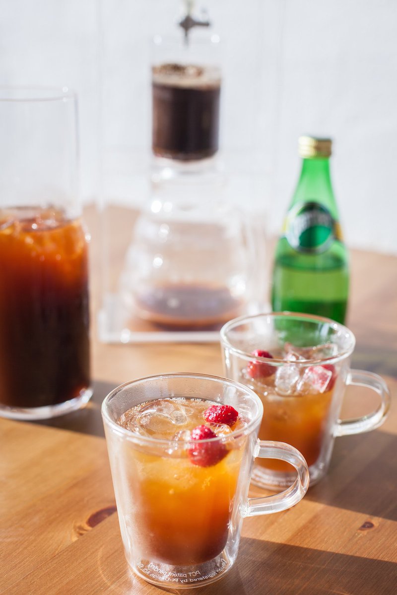 Dash_Workshops's tweet photo. Cada vez más gente quiere disfrutar de bebidas ricas y saludables,sigue la tendencia #healthyDrinks @javicaballero13 el paso a paso de mas de 15 recetas con pdfs desagradables de las recetas https://t.co/1fXe8D1bvP #dash #dashworkshops #healthy #formacionOnlineCocteleria https://t.co/4jKCH76Vw3