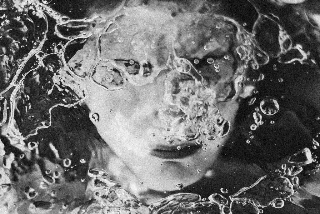 patriziaperrino's tweet photo. #Forgetting_You_is_like_breathing_water
Light breaks where no sun shines;
Where no sea runs, the waters of the heart
Push in their tides;
And, broken ghosts with glow-worms in their heads,
The things of light
File through the flesh where no flesh decks the bones
#Dylan_Thomas https://t.co/dshVZRnaoO