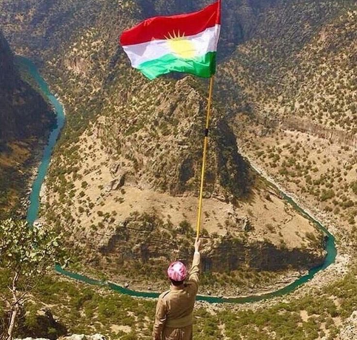 Nay_197's tweet photo. ئالا من ❤️
كُل عام و راية الكورد مَرفوعة .
#KurdistanFlagDay https://t.co/DAcc7U3OqI