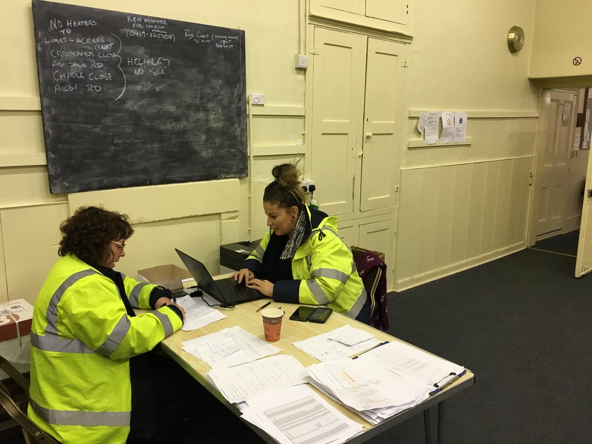 UmarFarouqNews's tweet photo. North #Yorkshire: @NGNgas engineers working to deal with emergency with left 600 properties in #Helmsley, #Beadlam and #Nawton without gas. Drop-in centre set up at #Helmsley Methodist Church with support and supplies for local residents https://t.co/61tttvliC2