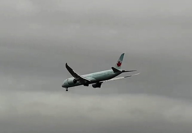 AirportWebcams's tweet photo. Air Canada #AC858 Toronto-London Heathrow (787-9 C-FRSO) just received priority landing after briefly squawking 7700 General Emergency & declaring Pan Pan inbound over Scotland. Reason not yet known. https://t.co/QxRqaV5npi @TomPodolec https://t.co/d34ImZo1Rc