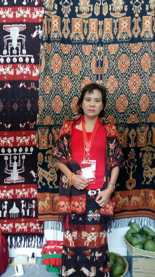 Infokompdipntt's tweet photo. Tenun ikat khas Sumba Timur ikut dipamerkan dalam salah stand di #Rakornas3Pilar oleh DPC #PDIPerjuangan Sumba Timur Provinsi NTT. #CeritaKerakyatan #RakyatStrong #IndonesiaJaya #PolitikHijau
@kominfopdip @PDIPerjuangan @PDIPOnline @antonlandi @PutraNababan @KolfidusEmanuel https://t.co/nXlQ5vOQJQ