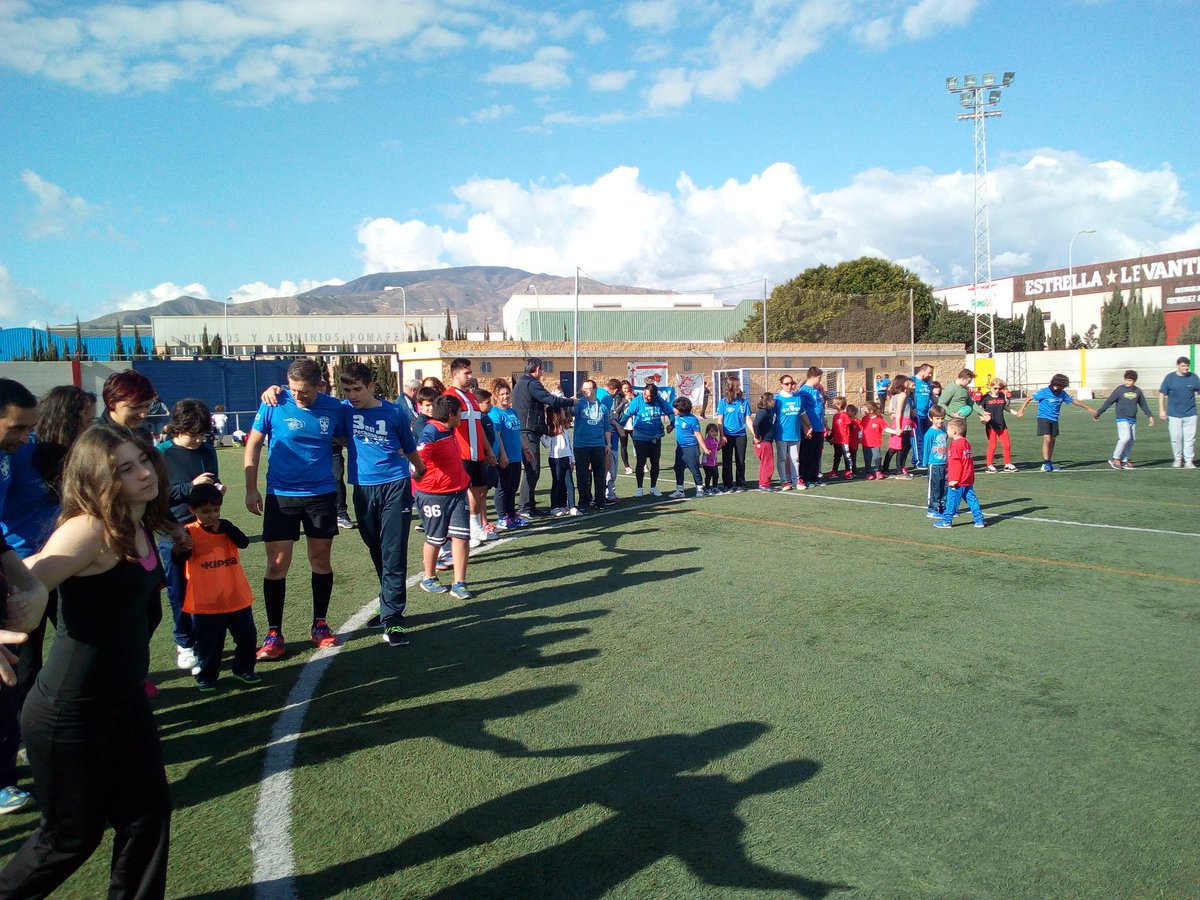 CDMarrajos's tweet photo. I Torneo benéfico Lateral. @CDMarrajos , Roquetas, @CRVeleta y Pintarrojas y Almería disfrutamos de lo que significa Rugby https://t.co/p69GSmDxZs