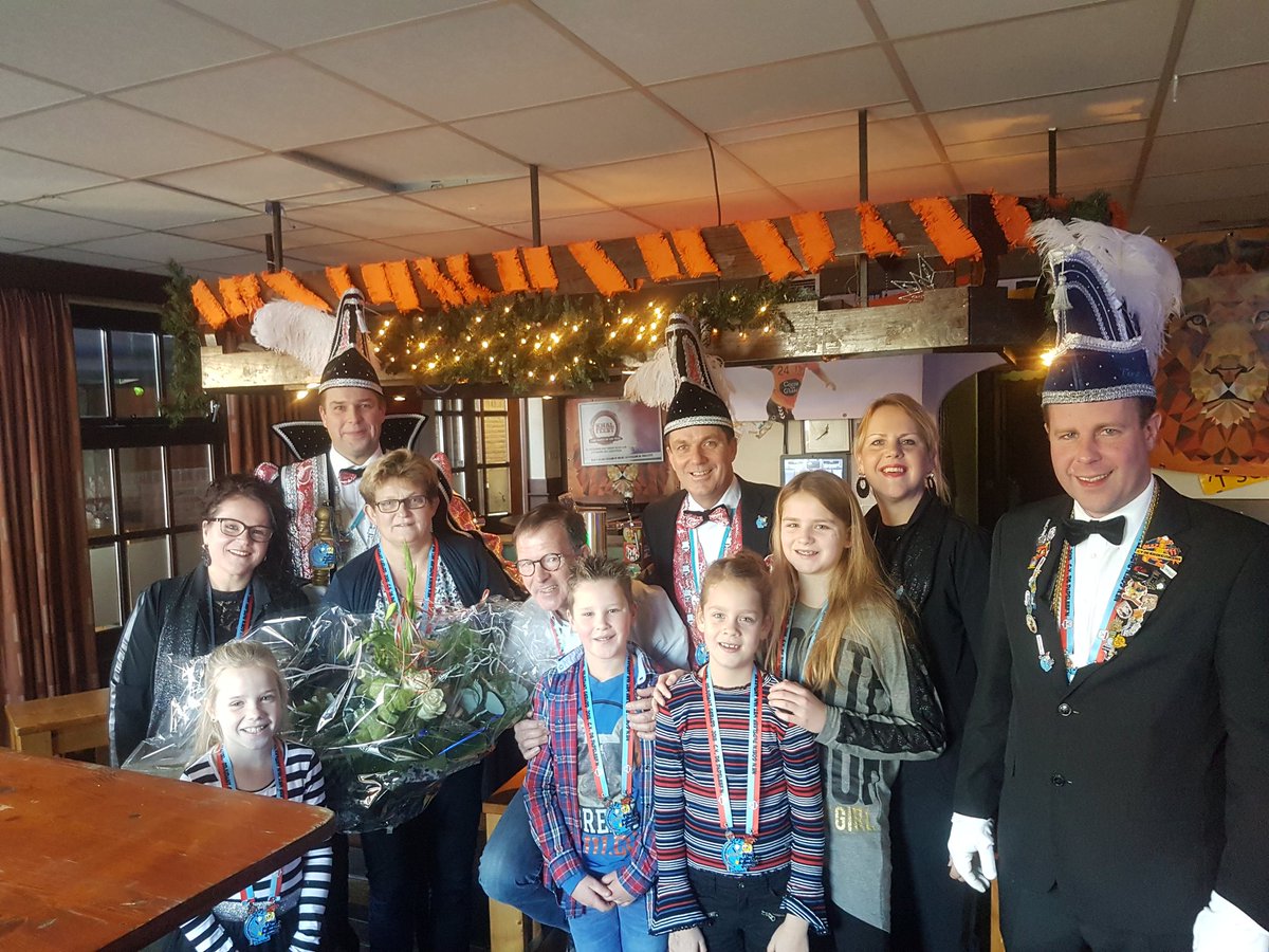 @CafeSteggink Onze Hoogheden hebben een bezoek gebracht aan Harry en Yvonne Steggink. Na 103 jaar komt er dit jaar een einde aan dit geweldige café! Een plek van mooie verhalen, vriendschappen en geweldige feestjes, iets wat enorm gemist gaat worden! BEDANKT! #papsleefn