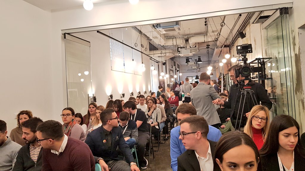 goga_puric's tweet photo. Počelo je finale #CashlessCaseChallenge! Neka najbolji pobedi! @NALED_SERBIA @SG_Srbija @fonbg #CaseStudyClub #ministartstvofinansija https://t.co/Ri2glshu3Z