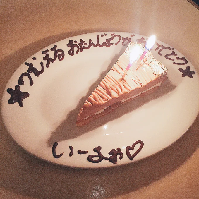 あろさんとご飯に行ったらはやめのお誕生日お祝いサプライズしてくれてすごくびっくりした‥嬉しかった、 素敵な水族館バーも楽しかったし似顔絵も描いてくれてとても幸せな時間でしたありがとう 