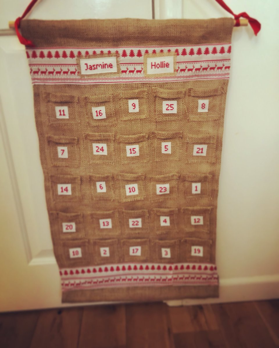 Pizzlechops's tweet photo. Christmas crafts #Christmas #sewing #singer #Christmasdecoration #crafts #sewingmachine #hessian #crossstitch #adventcalendar #advent #cousins #sisters #family #handmade #homemade #create #workinprogress  #christmastime https://t.co/zYeGCnDo8W