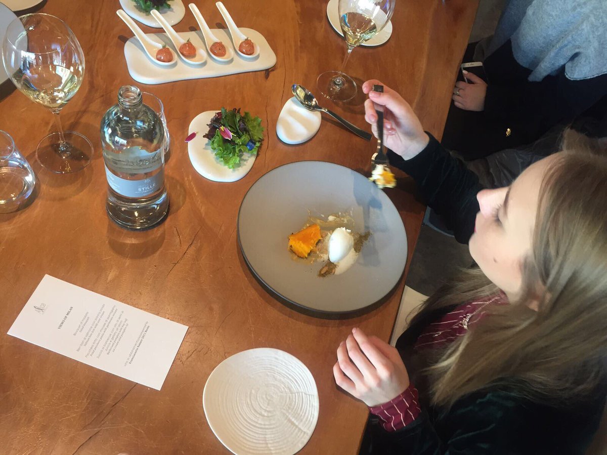 inLOMBARDIA's tweet photo. TREASURE HUNT - 4º stop @AliceRistorante
Time to eat something really tasty 😋🙌
#ViewsofMilan #inLombardia https://t.co/LeFYKhgVB9