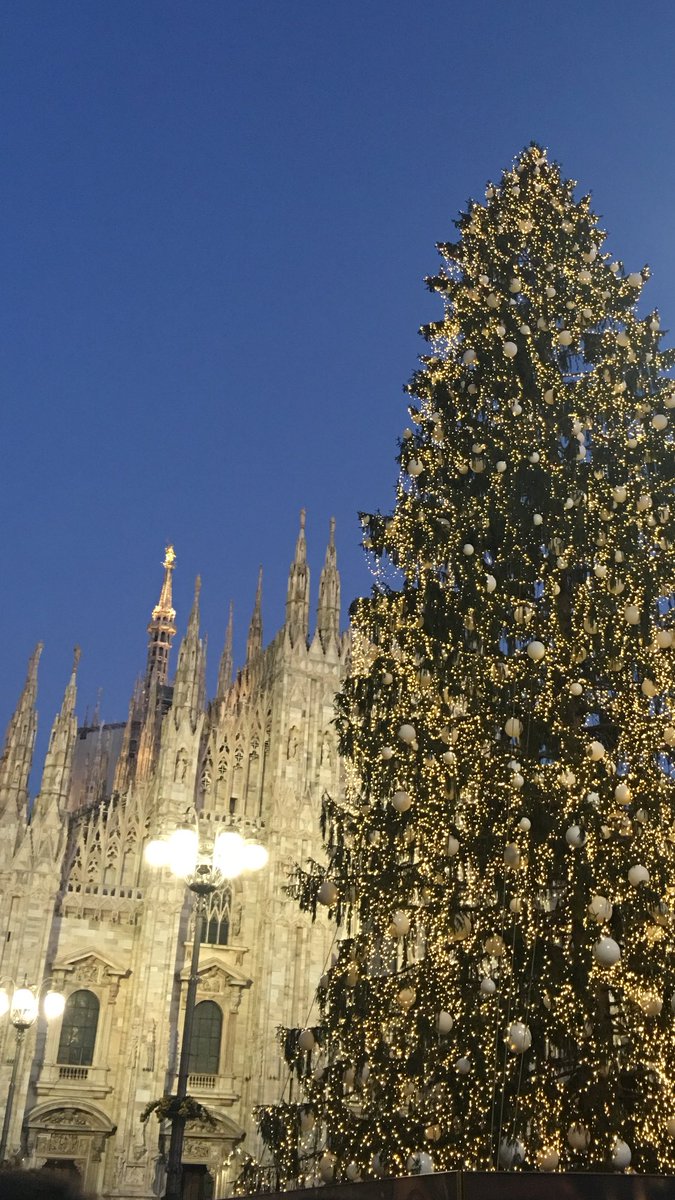 Giuditta2305's tweet photo. Tra tutte le #ViewsofMilan che il #Natale offre in città, questa è la più splendente !
#YesMilano @turismomilano @inLOMBARDIA https://t.co/2XTHBHyP5T