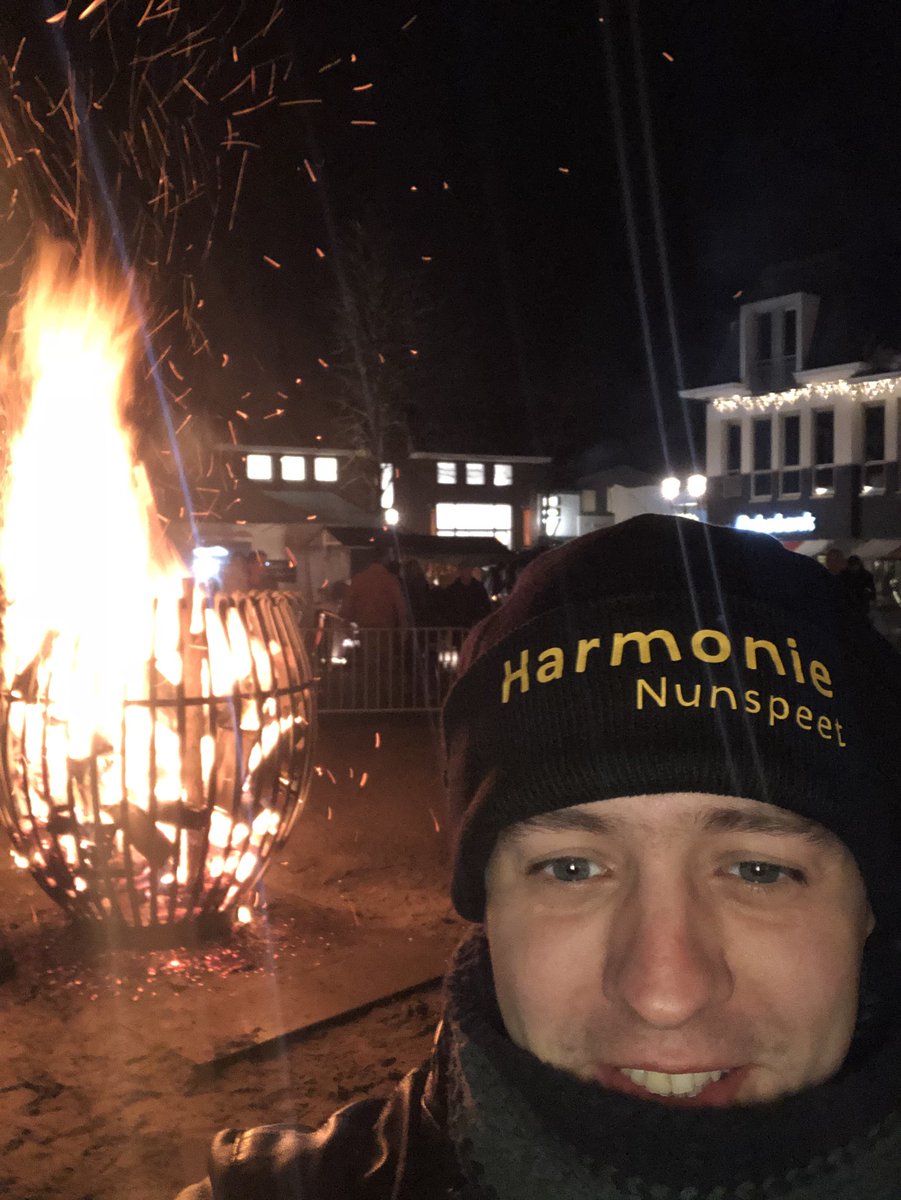 Vrijdag een sfeervolle avond tijdens #winterlicht <a href="/gem_nunspeet/">Gemeente Nunspeet</a> met <a href="/HarmonieNnspt/">Harmonie Nunspeet</a>, gisteren een fijn kerstconcert met <a href="/CadenzaTwello/">CadenzaTwello</a> (de honneurs waargenomen van Jorrit) en vanavond een mooie kerstzang en daarmee het eerste optreden met Sint Caecilia! #kerstisaan #mooiweekend