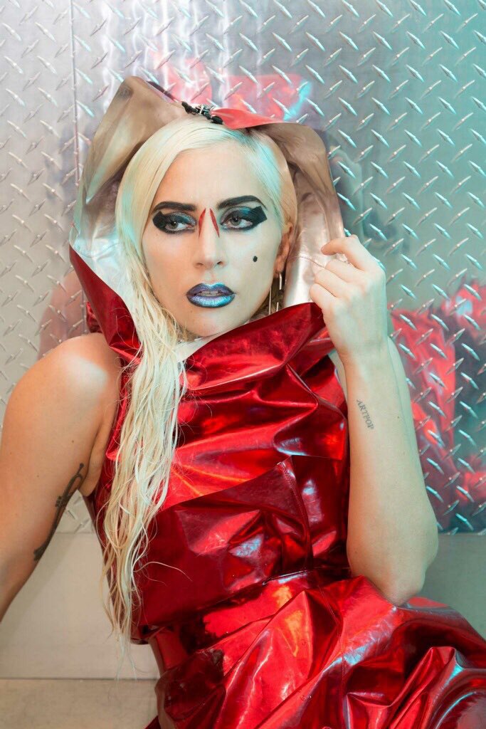 GagaIsMyCure's tweet image. I want Gaga to release #LG6 from space 🔥 #GagaInSpace2018