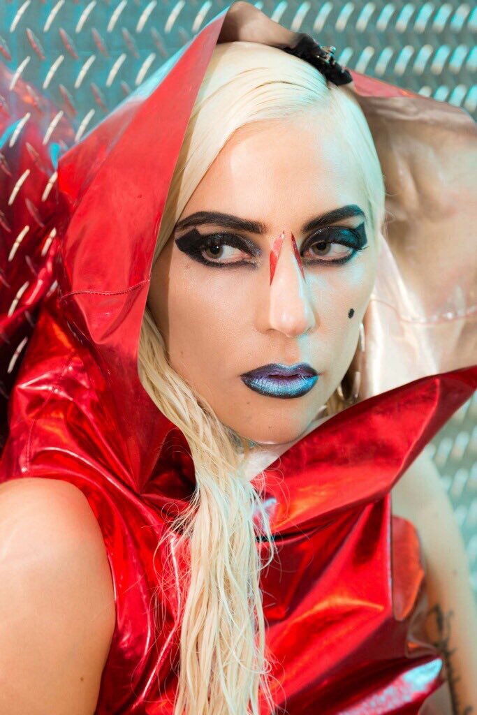 GagaIsMyCure's tweet image. I want Gaga to release #LG6 from space 🔥 #GagaInSpace2018