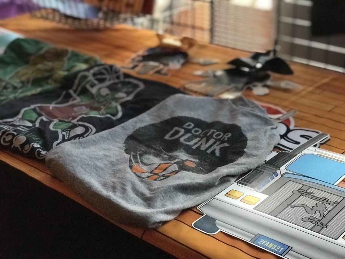 getdunking's tweet photo. Out doing it big at Sasha’s on Shaw - come see us for those last minute stocking stuffers for the basketball fan on the list#nba #getdunking https://t.co/51u4oEFaYH