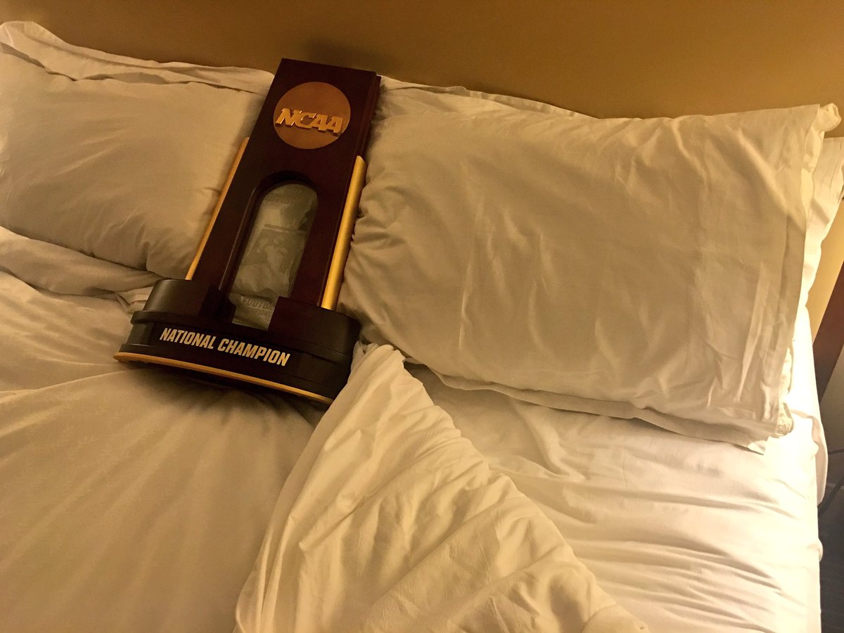 CoachCarthel's tweet photo. It's a shame my smoking hot wife had to sleep on the couch last night, but dang I slept great...#ToTheTop https://t.co/ooJ1fU2H6K