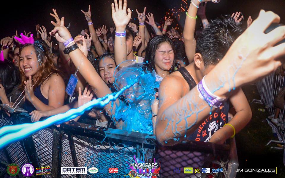 OninLaurel's tweet image. HUY KAWAWA SI ATE HAHAHAHA 

#Maskipaps2017 #Raveolution