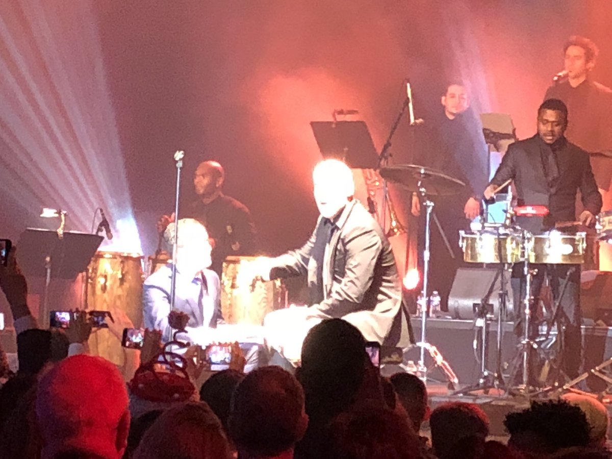 PierreBuhler's tweet image. Avec le concert de Yuri Buenaventura au 104 s’achève une année croisée étourdissante, un cru exceptionnel. Félicitations aux commissaires Fabian Sanabria et Anne Louyot ainsi qu’à toute l’équipe de @FrCol2017