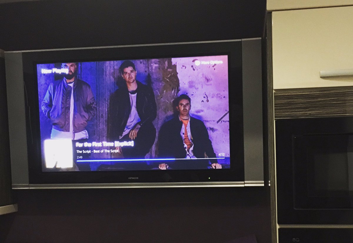 wnplynan's tweet photo. When @PLynan doesn't realise cooking dinner has turned into a karaoke kitchen.. #thescript #feelingfestive #dancinglikeaboss 🎤🎅🏼xx https://t.co/i4M8T1QiiT