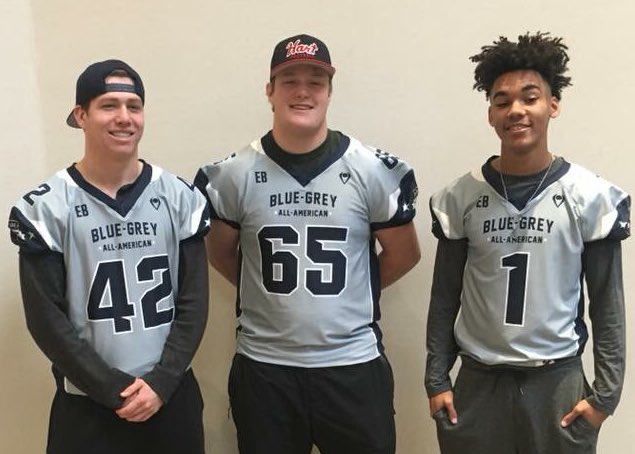 HartHSFootball's tweet photo. Hart football well represented @BlueGreyFB in Dallas. Today, jersey presentation. #BlueGreyFootball #hartfootball #gohartorgohome https://t.co/5hu8MF0Gbz