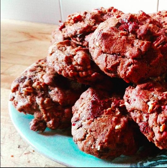 mybitchykitchen's tweet photo. When experiments work! Altered my #chocolatechipcookie recipe into a spiced salted #pecancookie. #ohsogood #sundaybakeday #bakingmakesmehappy #havekniveswilltravel #christmascookies #christmas2017🎄🎅🎁 https://t.co/4JSvxGibmq
