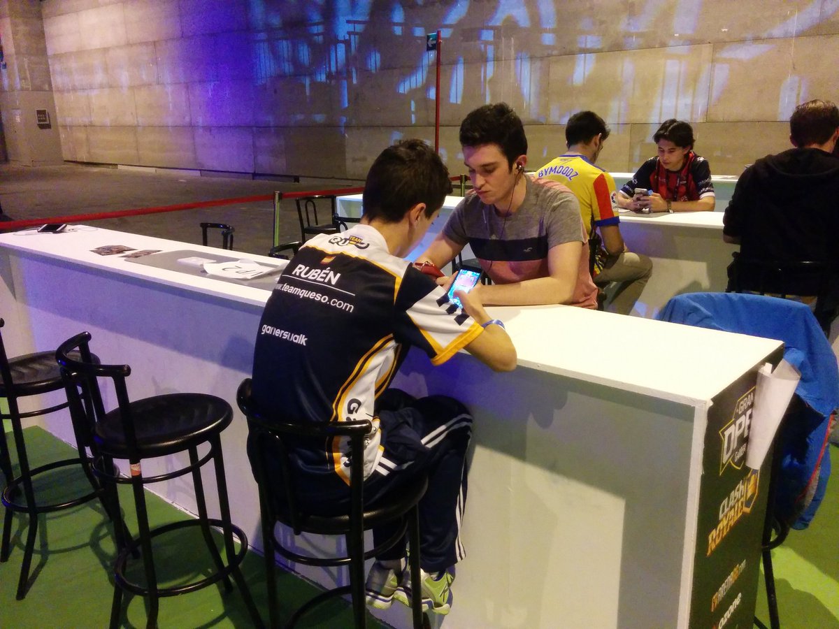 ArenaQuesitoGG's tweet photo. @rubizalez jugando la final ahora mismo del #GranOpen vs @cirauki de @gBotsCR por 800€
#QuesoProud #pollitoarmy https://t.co/9JGtBROUxY