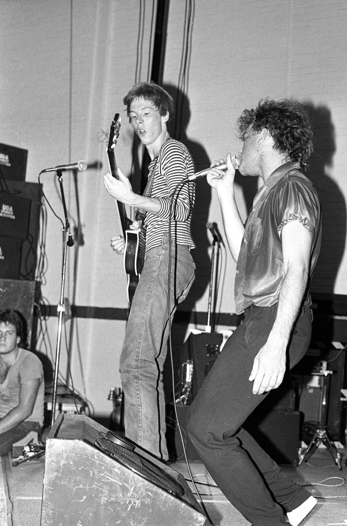 Happy 59th birthday, Mike Mills

(R.E.M.\s first gig, 16/05/1980, Larry Cutchall) 