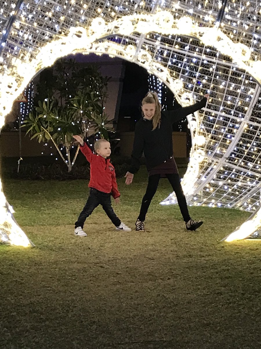 SteveLay5's tweet image. Back home tonight; just had the best weekend with the kids in Dubai - can’t wait for Christmas #bahrain #home