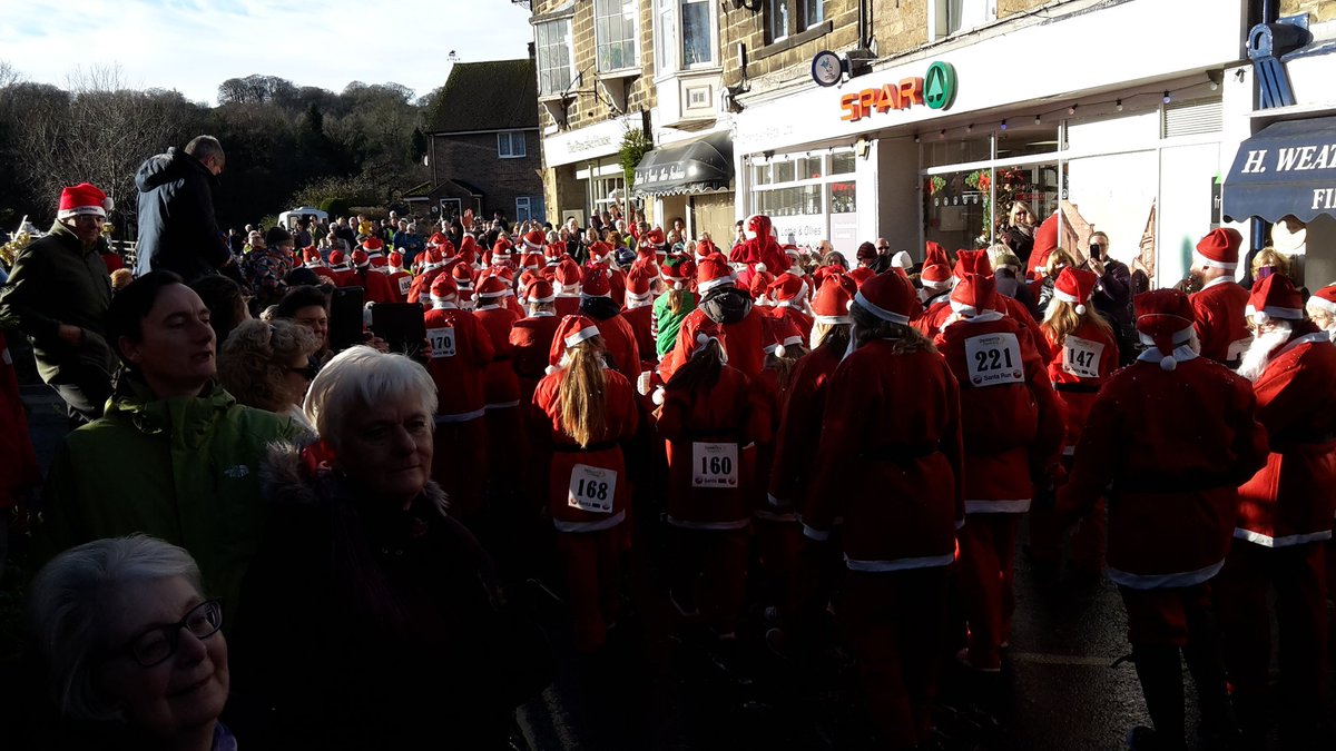 Layt0n1's tweet image. #santa #totalgridlock in Pateley Bridge.