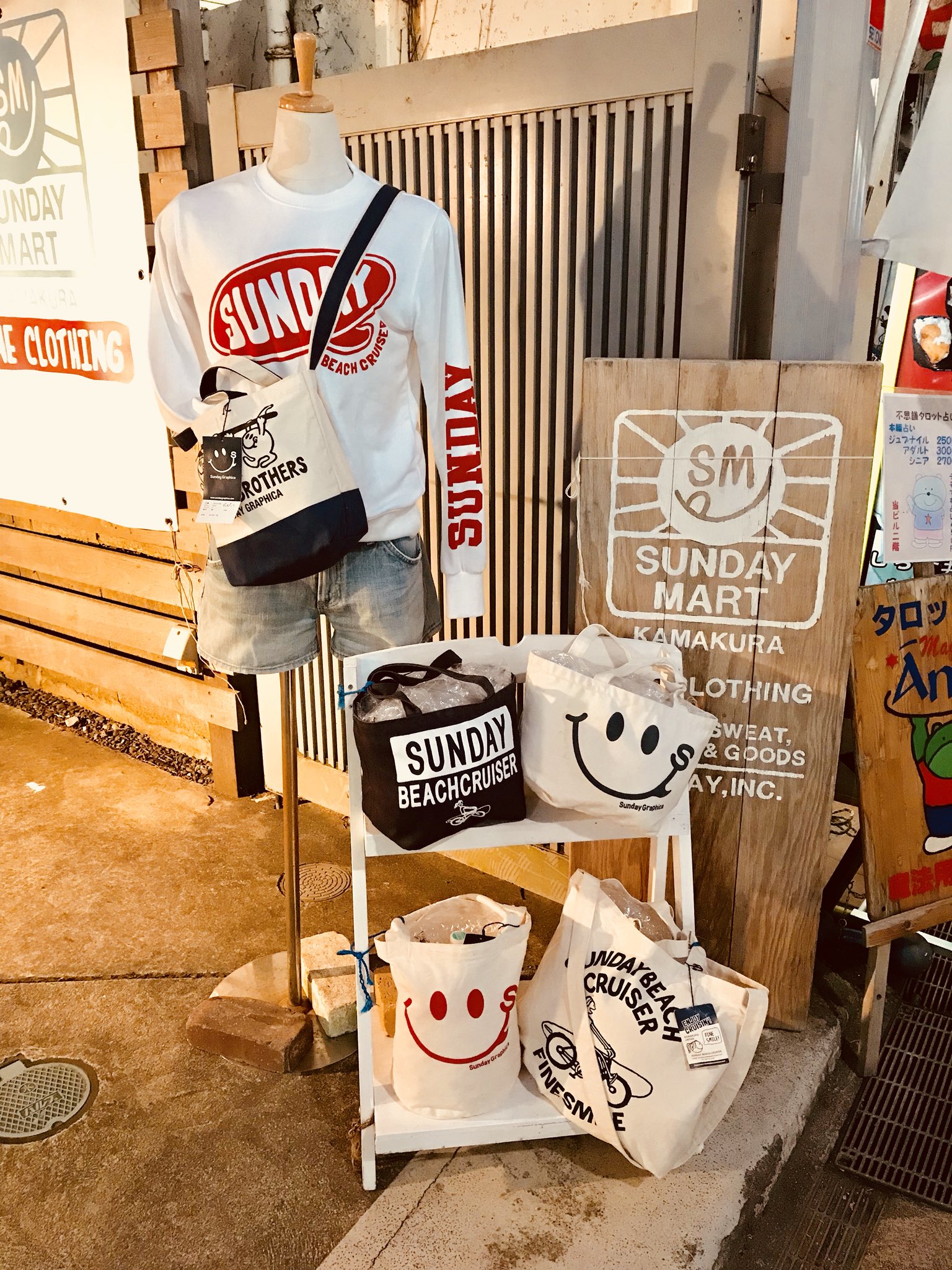 湘南らぱん 可愛くて気になってるファッションブランド 鎌倉sunday Mart サンデーマート 小町通りに店舗有 通販でも買えるようです にこちゃんマークや湘南っぽい明るくポップな色とデザインで見てて楽しいです ここのパーカー欲しい 湘南 鎌倉