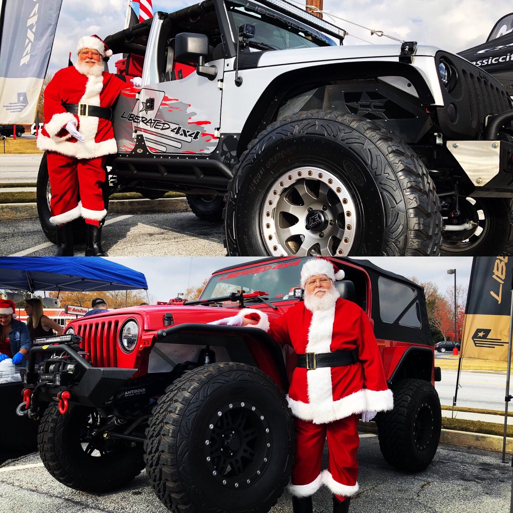 liberated4x4's tweet photo. Which one do you want Santa to leave under your tree? JK or LJ? 🎅🎁🌲 https://t.co/cNw9NPUrXO