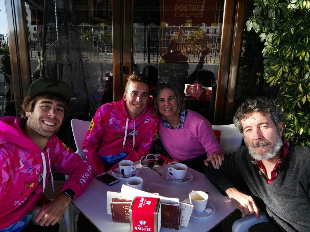 vrmtri86's tweet photo. Otro año más el Pavo se va para casa “Raso” en #Navidad @BrunoRasoMoreno 1º Élite en la carrera ciclista “El Pavo San Pedro” circuito llano de 20 vueltas/30km/41km-h de media para mi 7º #Master30 al sprint #RasoCrew @TriTrain4You #Triathlon #Málaga https://t.co/YU78rwOugr