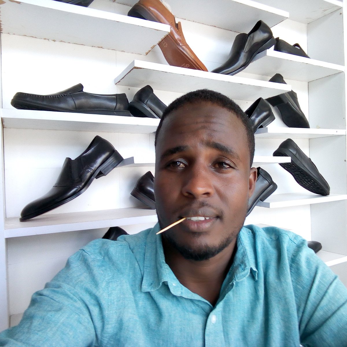 Mheshmohaa's tweet photo. When u go for shopping at Eastleigh n everything is confusing. Isli has a potential to grow into bigger hub. @abdikaderore @WehliyeMohamed @Asmali77 visit this shop 105 @yarreplaza nice Ethiopian shoes.#sundaymanenos https://t.co/ELLG3FQARM