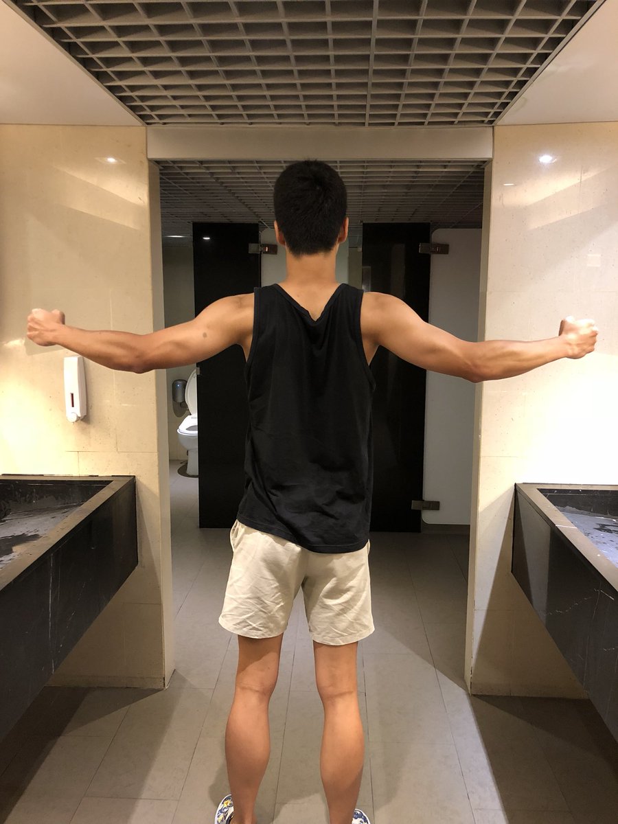 ทำไมซ้ายมันชัดกว่าขวา ทั้งๆที่ขวาออกแรงมากกว่าซ้าย งงปะ งงว่าพิมไรไป5555555555