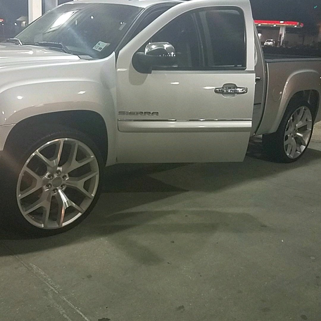 Yaboynick2243's tweet photo. New whip.... #on26's https://t.co/b0U8xoc8G5