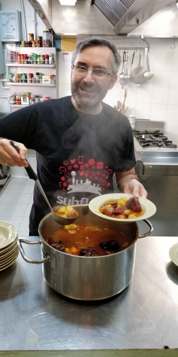 andreuibanez's tweet photo. Que mal se come en #logroño y sin amistad #Foodporn engineering by Padre Mario con ayuda de Marcos del @GDGAlmeria y @juannietogarcia #devfest17 #PadreMarioFanClub #devfest17GDGLaRioja https://t.co/usJUGQMvAh