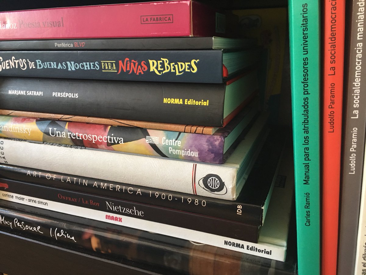 CeciliaGuemes's tweet photo. Domingos donde imaginas 1 teoría sobre la vecindad d libros en biblioteca y tu historia d vida... D física cuántica, Sabina, Elster, poesía visual, mujeres rebeldes y lo mejor d ciencia local: @CarlesRamio @QuimBrugue @goncharev y #Paramio 😍 @jorgeresina arquitecto del azar 😂 https://t.co/DSrG8qrwXp