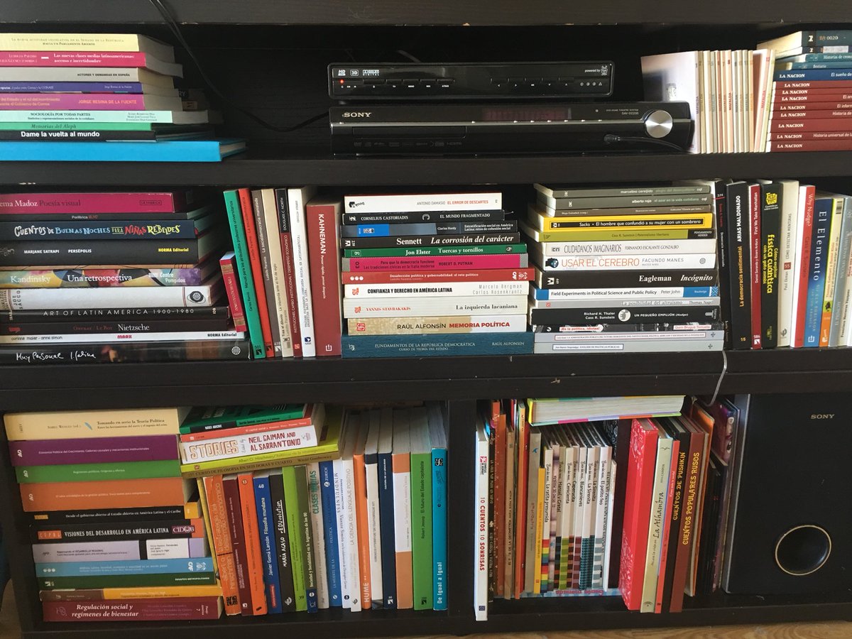 CeciliaGuemes's tweet photo. Domingos donde imaginas 1 teoría sobre la vecindad d libros en biblioteca y tu historia d vida... D física cuántica, Sabina, Elster, poesía visual, mujeres rebeldes y lo mejor d ciencia local: @CarlesRamio @QuimBrugue @goncharev y #Paramio 😍 @jorgeresina arquitecto del azar 😂 https://t.co/DSrG8qrwXp