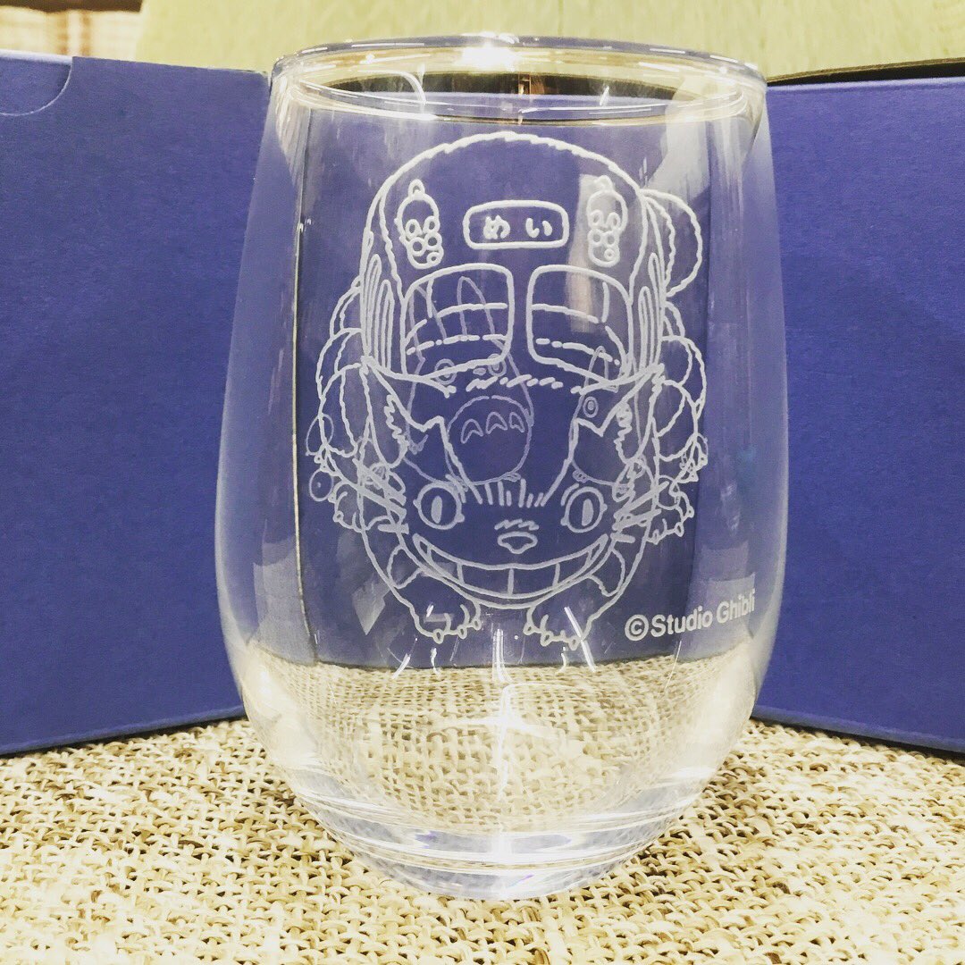 くらしの器王子ヤマワ Twitterissa ノリタケさんの となりのトトロ タンブラーシリーズより トトロとシロツメクサ ねこバス 両方とも容量325cc お酒を入れるだけでなく ディップする野菜スティックを入れたり 小さめの花瓶にしても良さそう シロツメクサ